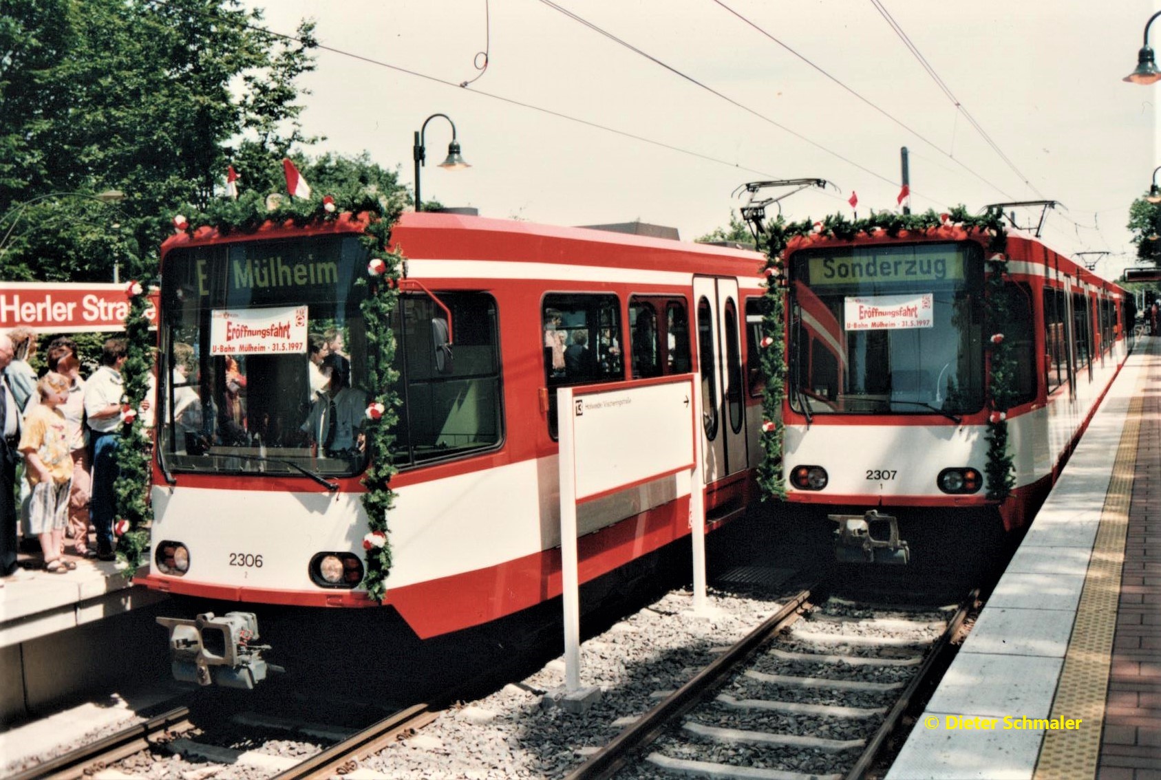 Stadtbahnwagen 2306 und 2307 in der Haltestelle Herler Straße